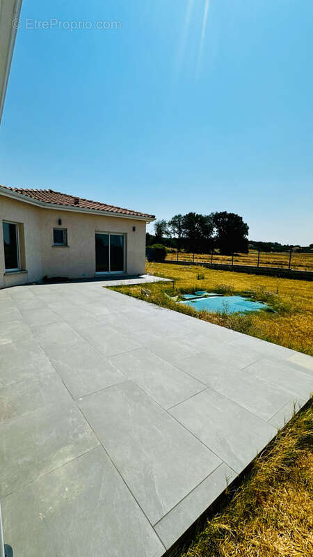 Maison récente T4 avec jardin de 990 m2 - photo 2