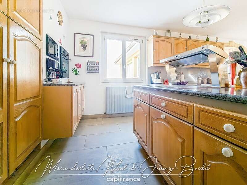 Maison à BAGE-LA-VILLE