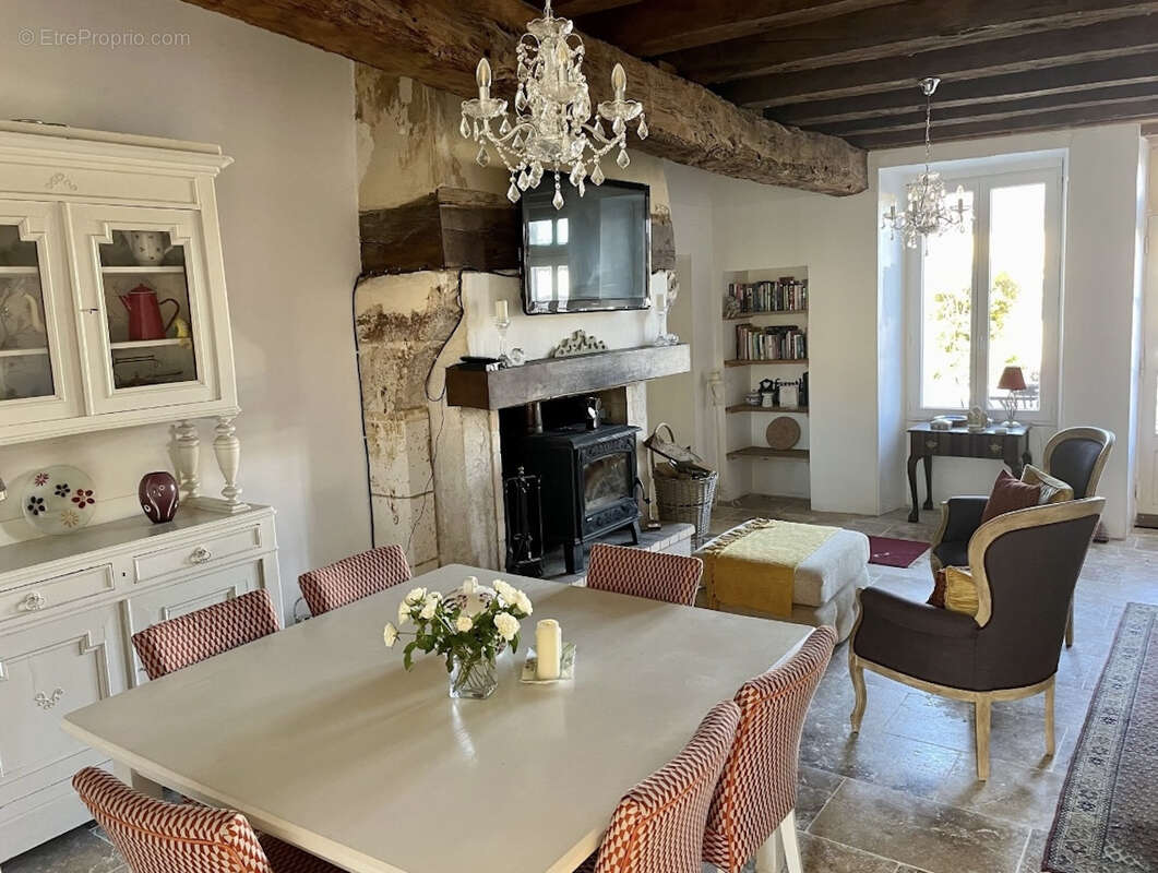 Maison à AUBETERRE-SUR-DRONNE