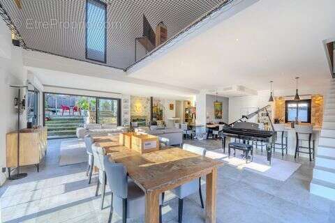 Maison à ROQUEFORT-LES-PINS