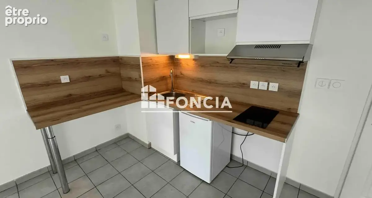 Appartement T2 rénové avec jardinet et parking - photo 2