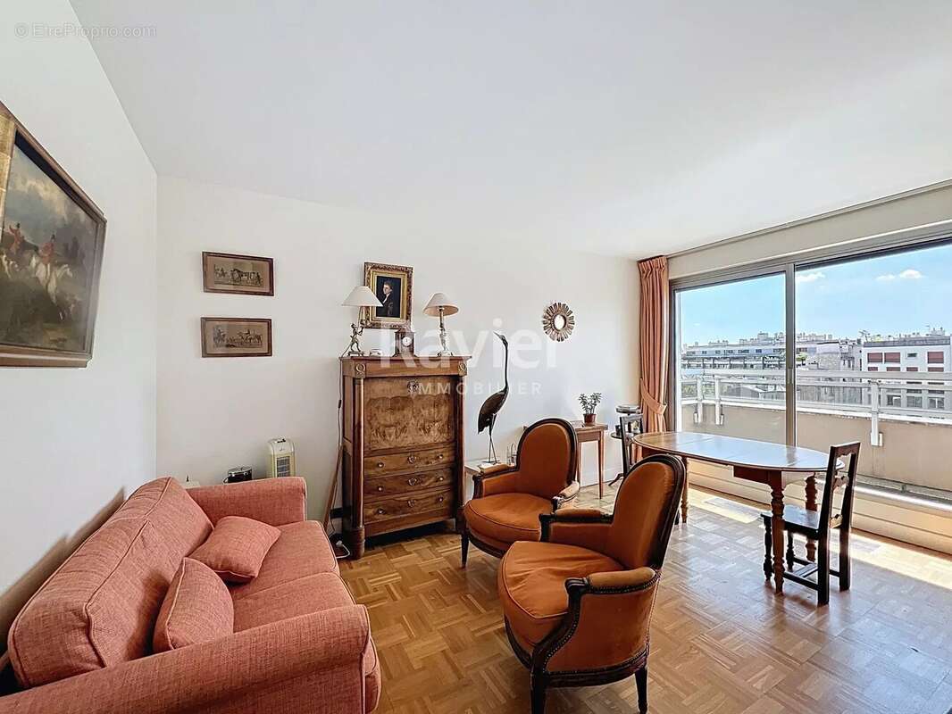 Appartement à PARIS-16E