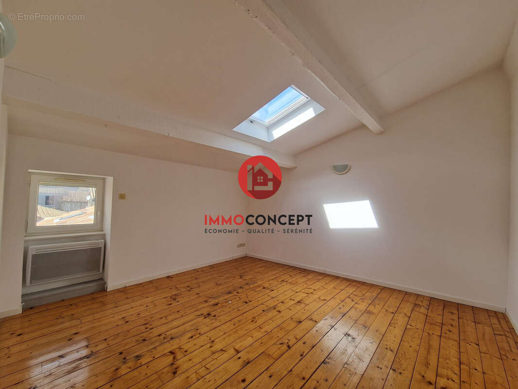 Appartement à BAGNOLS-SUR-CEZE