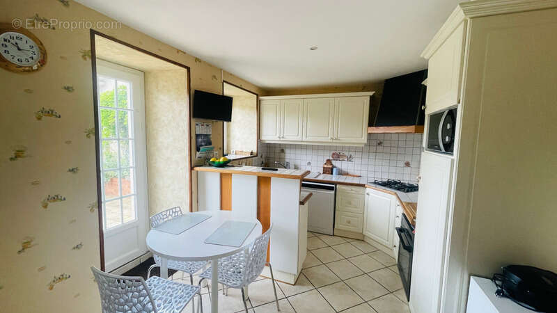 Maison de charme 180 m² avec piscine et 260 m² de dépendances – Potentiel gîtes – Proche Nevers la Charité-sur-Loire et Pougues- - photo 8