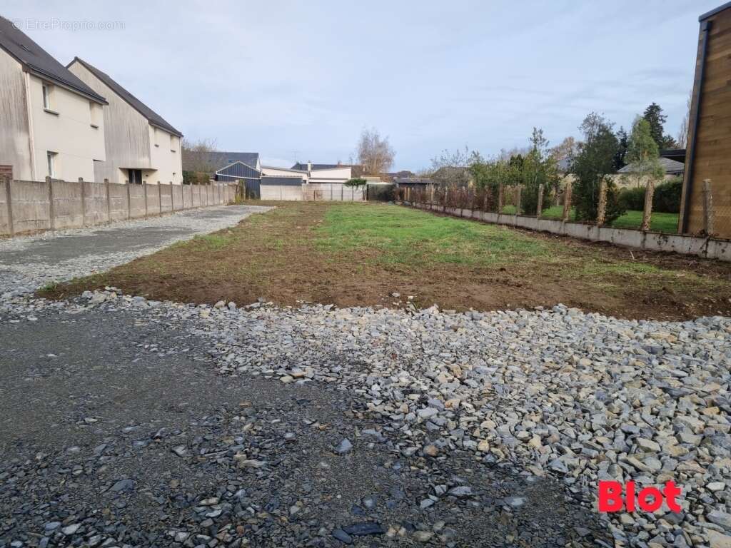 Terrain à SERVON-SUR-VILAINE