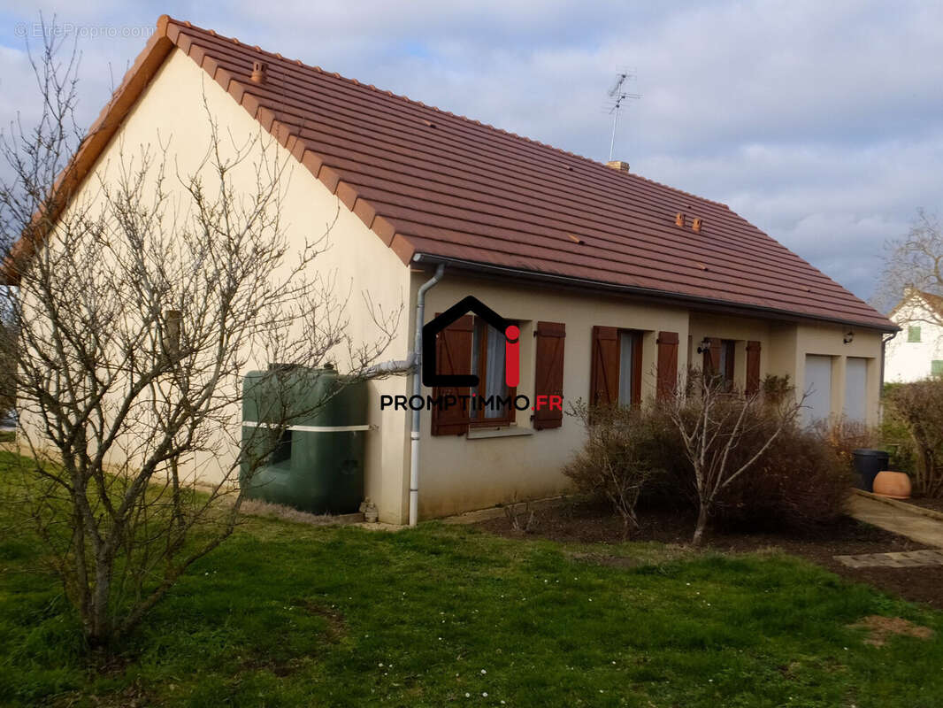 Maison à AINAY-LE-CHATEAU
