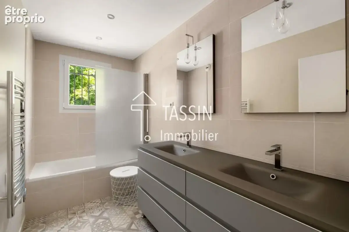 Tassin - Maison rénovée, au calme avec piscine - photo 8