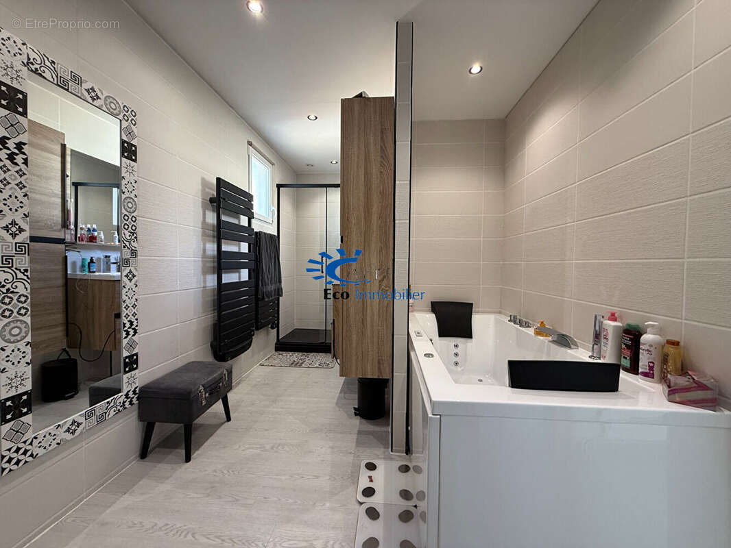 Maison à SAINT-ROGATIEN