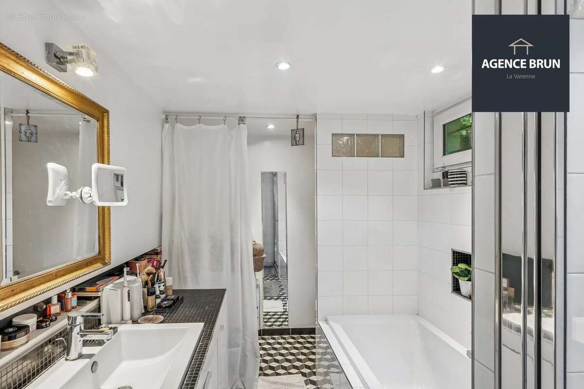 Appartement à SAINT-MAUR-DES-FOSSES