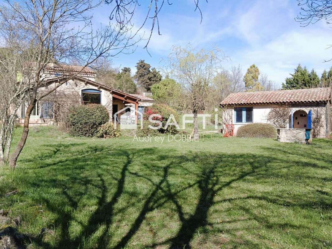 Maison 136 m² à Saint-Andre-De-Cruzieres  - photo 2