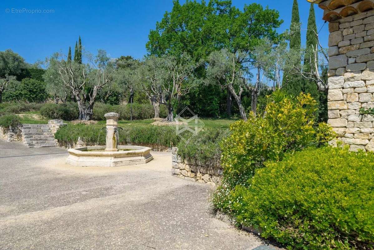 Maison à CHATEAUNEUF-GRASSE