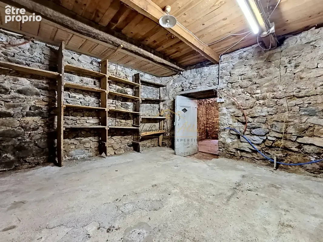 Maison avec garage et terrasse à rénover - photo 14