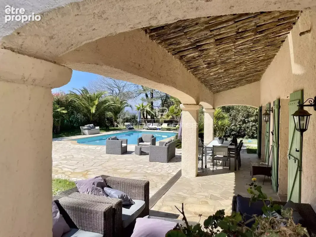 possibilité d'agrandissement pour cette villa provençale sur un très joli parc agrémenté d'une grande piscine - photo 8
