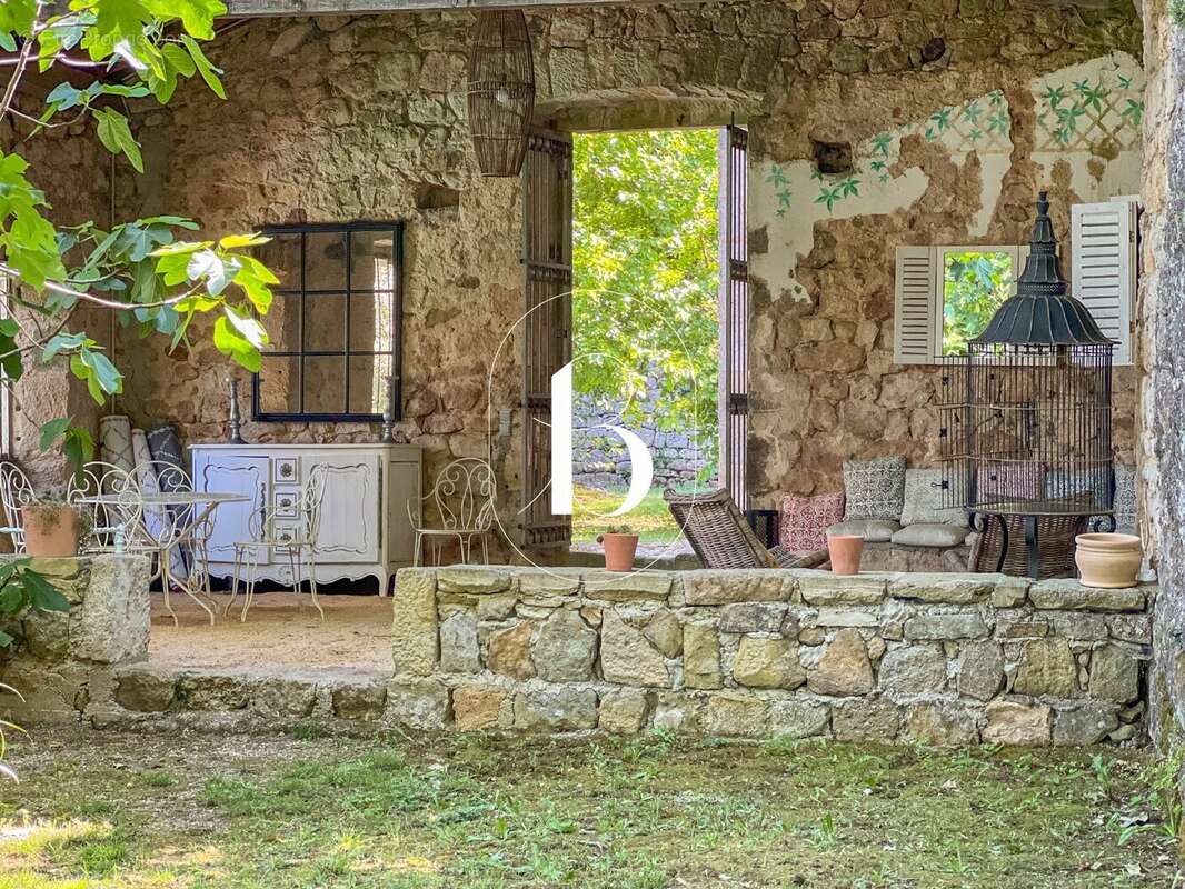 Maison 330 m² à Vinezac  - photo 15