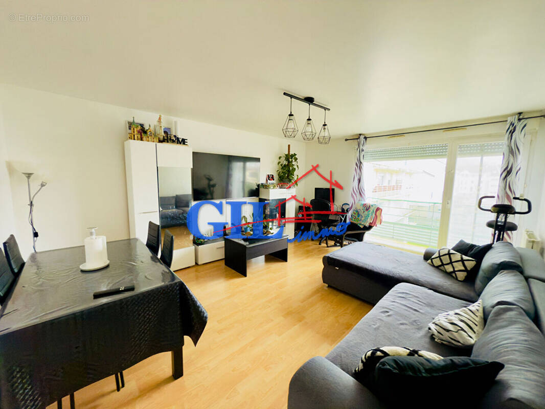 Appartement à SAVIGNY-LE-TEMPLE