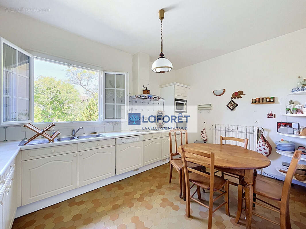 Versailles Glatigny - Maison familiale 7 pièce(s) 150 m2 sur 671m² de terrain - photo 7