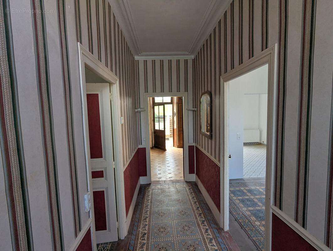 Maison bourgeoise 170m2 5 chambres Terrain 2 217m2 - photo 6