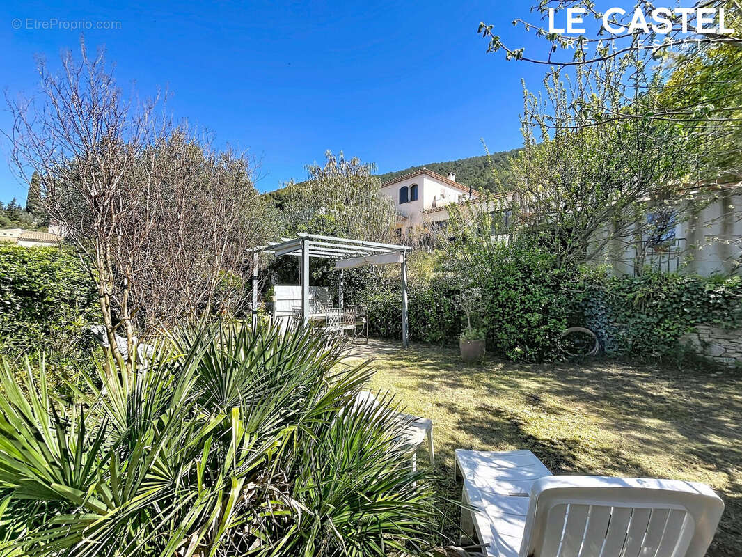 Maison à CEYRESTE