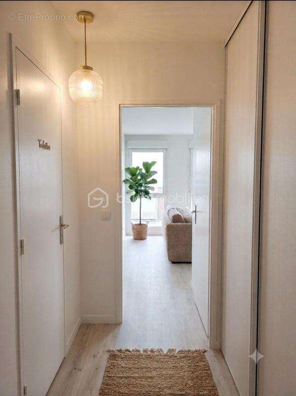 Coup de coeur ! 2 pièces rénové avec balcon, parking et dpe c – résidence villa des poètes - photo 2