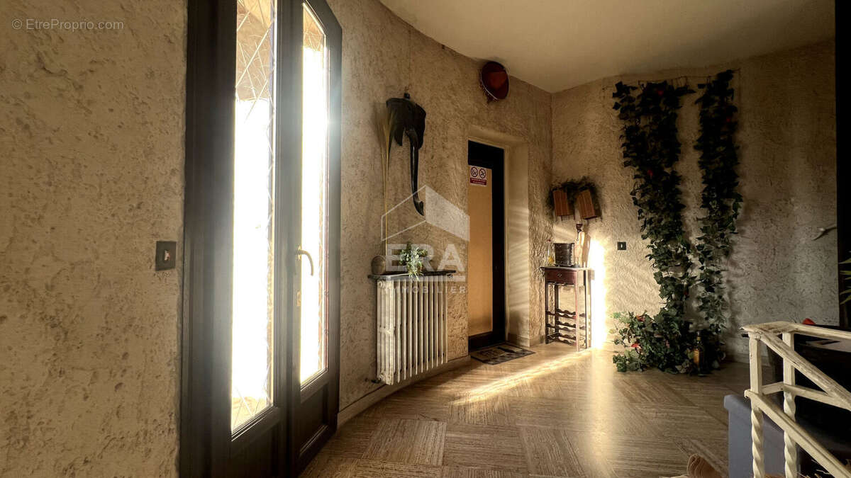 Appartement à CHATEAUNEUF-LES-MARTIGUES