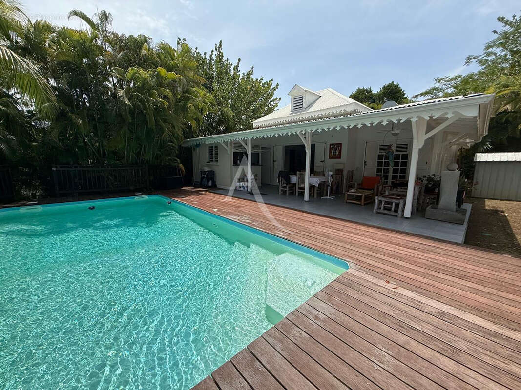 Maison 2 chambres + bungalow sur grand terrain arboré avec piscine - photo 2