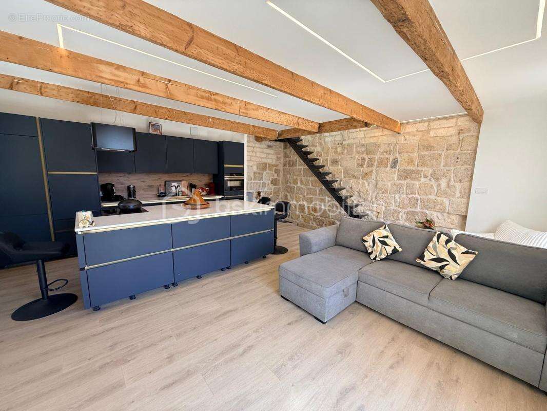 Maison de ville entièrement rénovée avec garage - photo 2