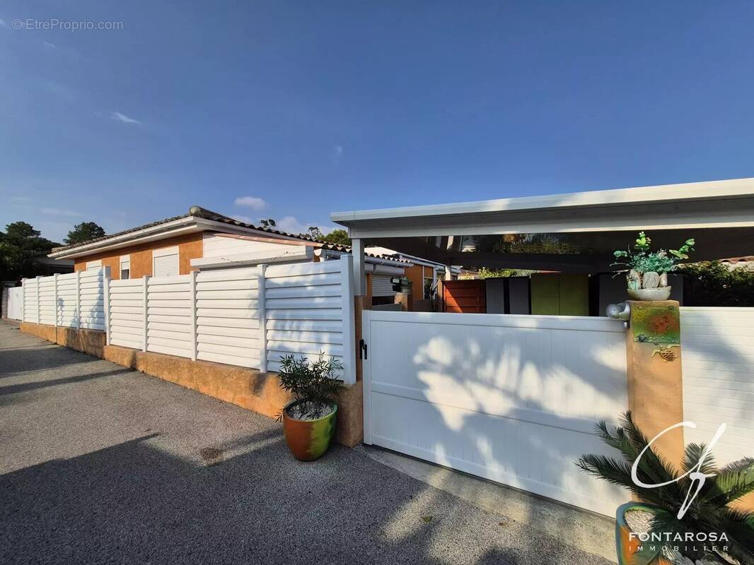 Maison à ROQUEBRUNE-SUR-ARGENS