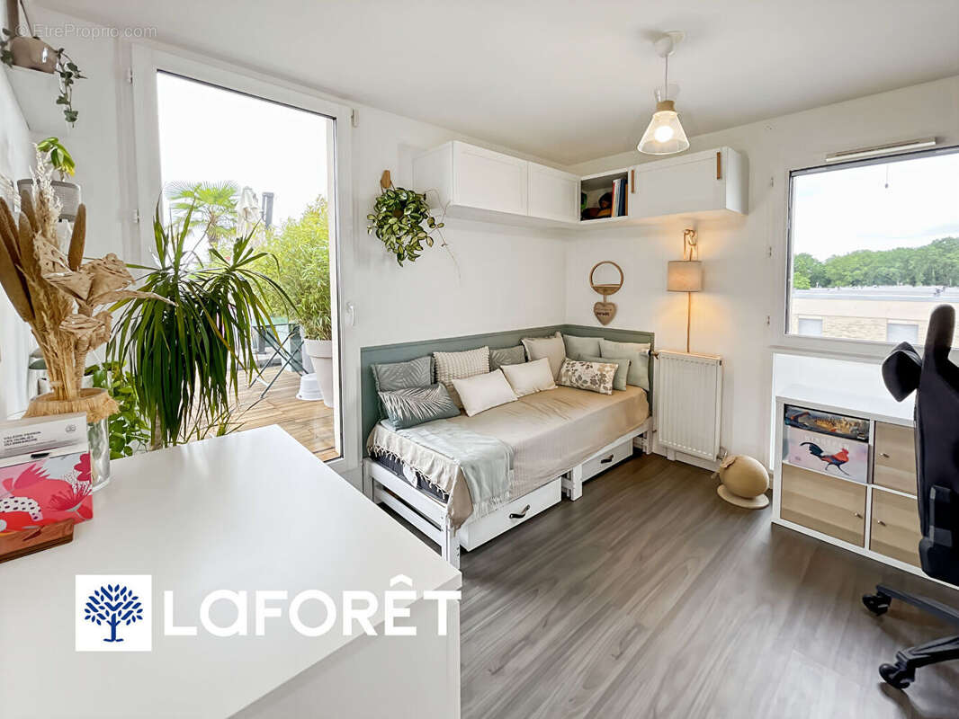 Appartement à SAINTE-GENEVIEVE-DES-BOIS