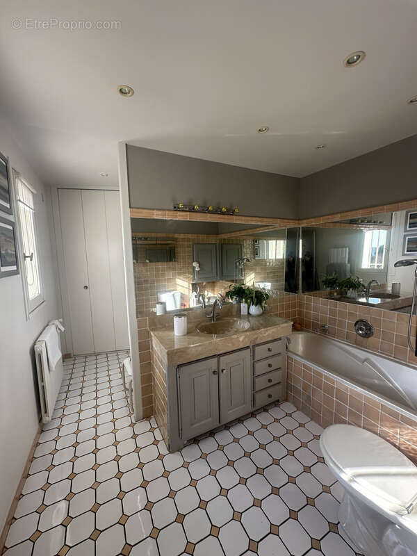 Autre à AIX-EN-PROVENCE