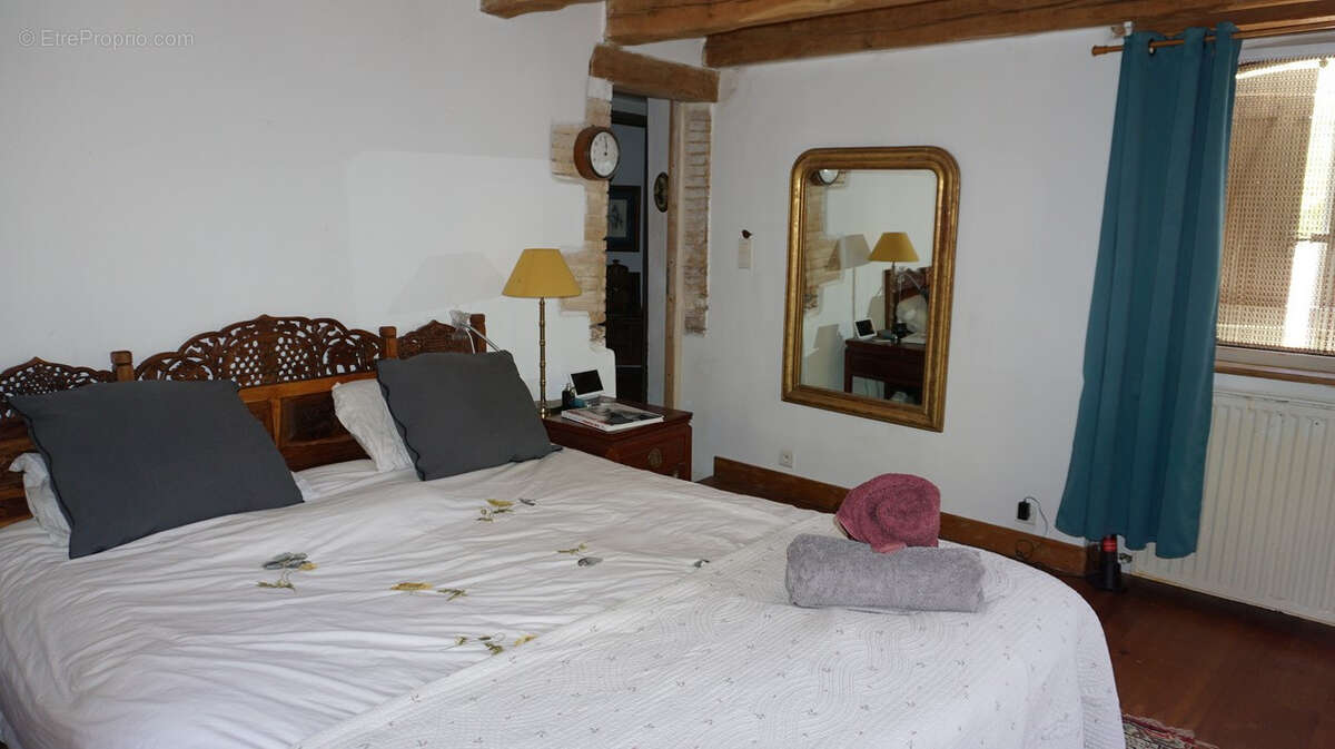 Maison à CASTELNAU-MONTRATIER