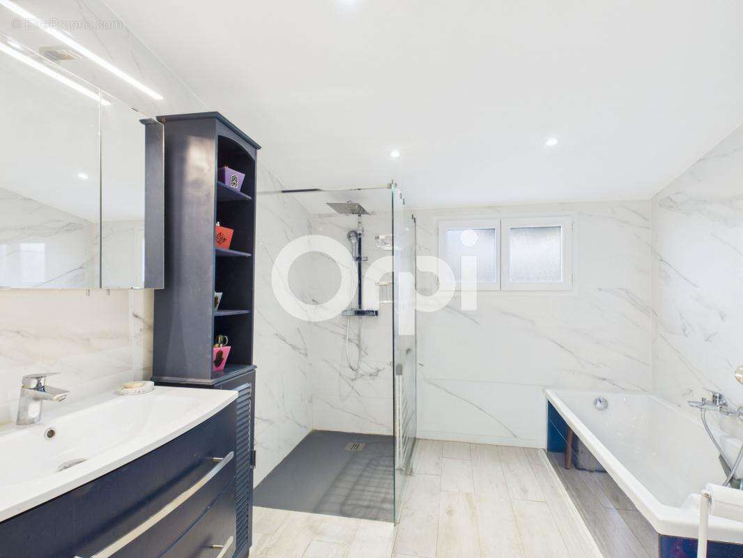 Maison à TOURRETTES