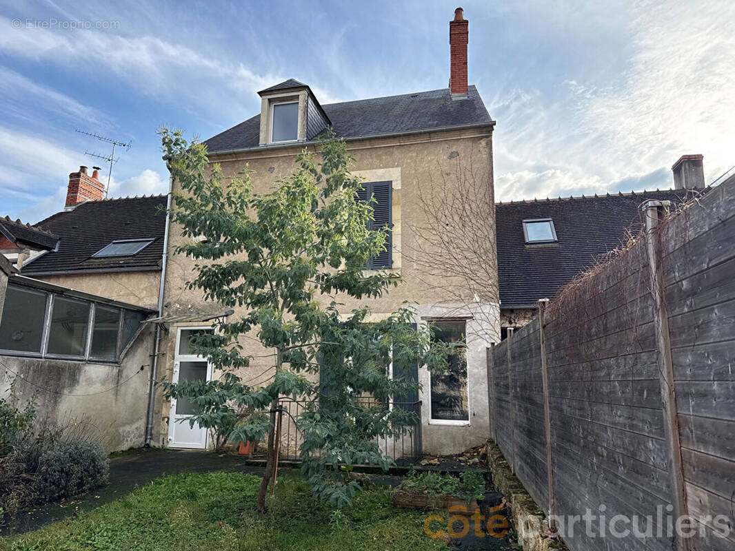 Maison à SAINT-AMAND-MONTROND