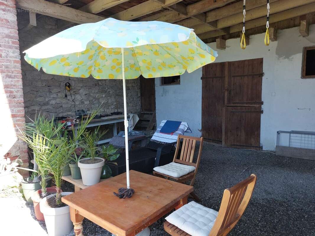 Bel ensemble comprenant deux maisons avec piscine et 1 ha de terrain avec des vues sublimes - photo 17