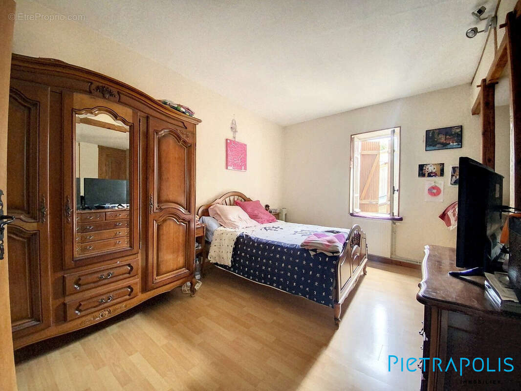 Maison 205 m² à Tarare  - photo 7