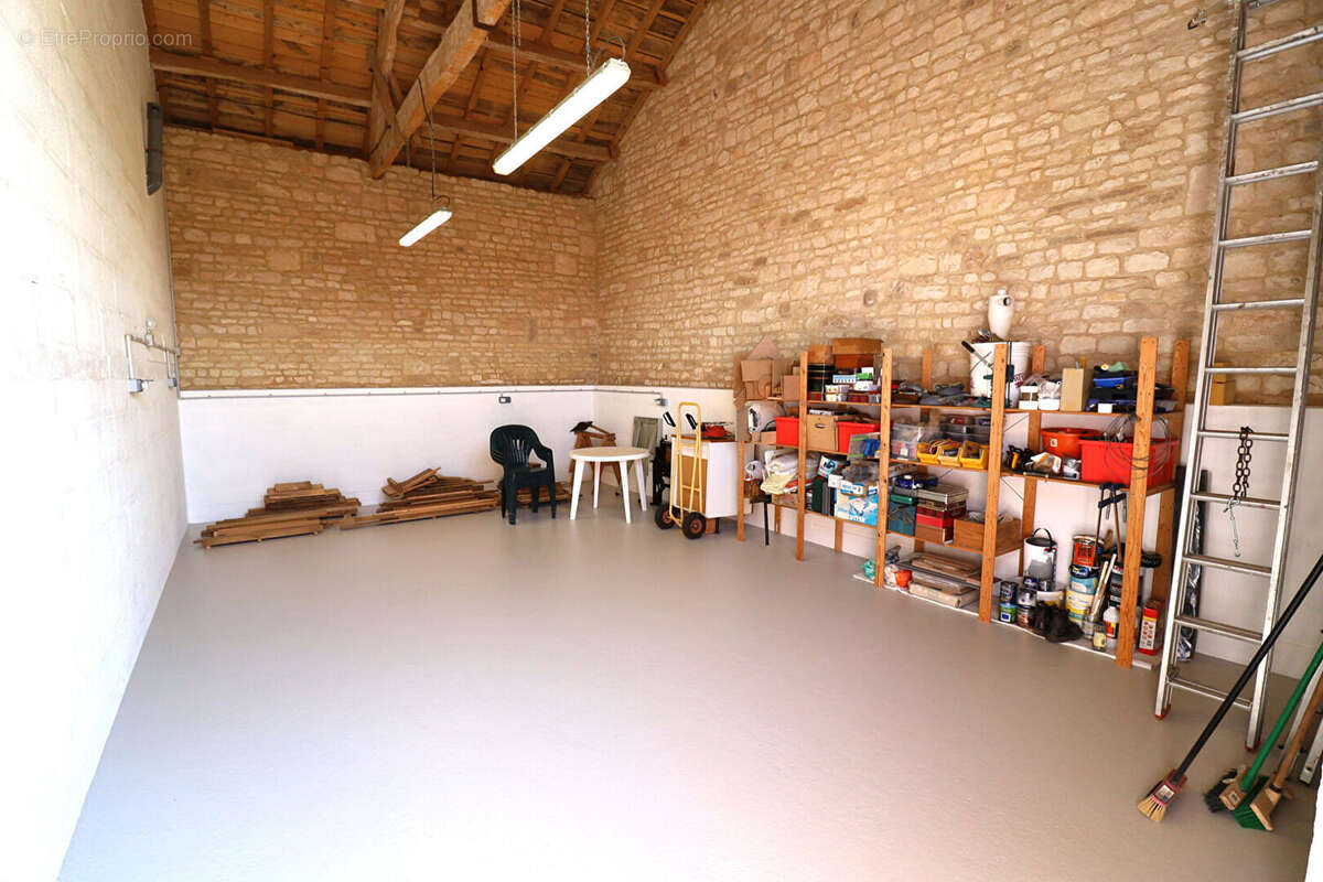 Maison de village rénovée  3 chambres avec salle d'eau privative  Village recherché - photo 12