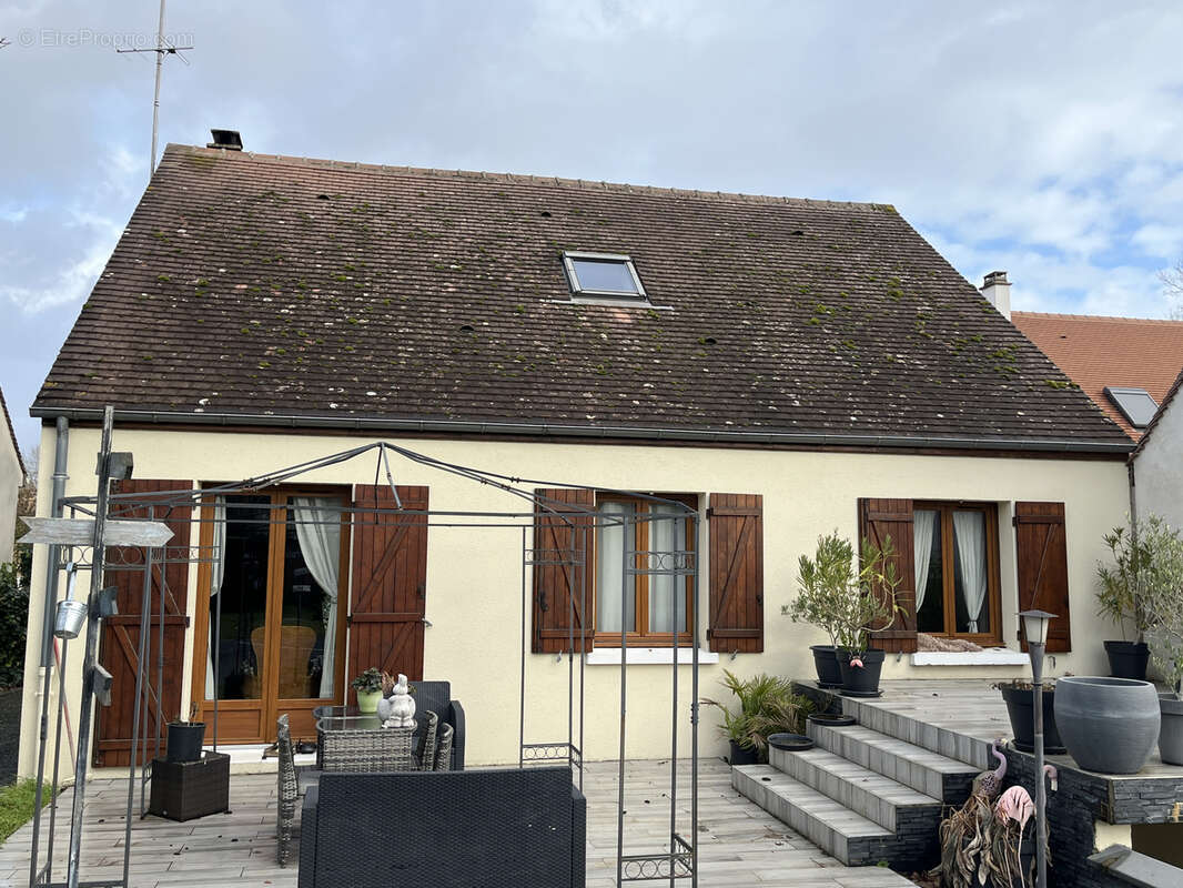 Maison à LA CHAPELLE-LA-REINE