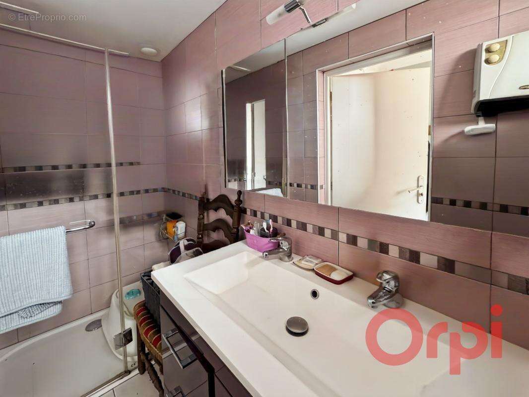 Maison à AINAY-LE-VIEIL