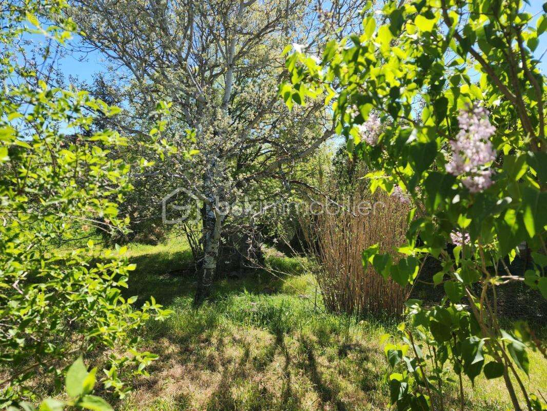 LAURIS – Terrain arboré de 940 m² - photo 2