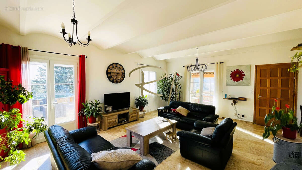 Maison à SAINT-SAUVEUR-DE-CRUZIERES