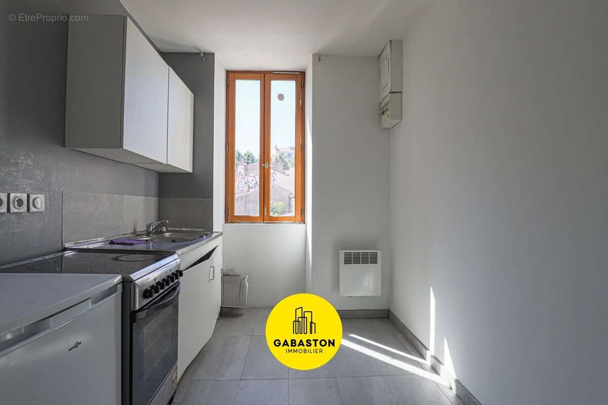Appartement à MARSEILLE-4E