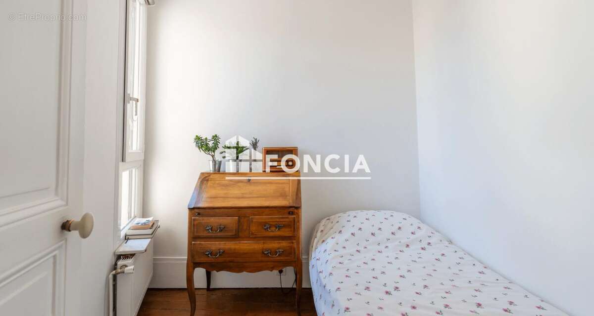 Appartement à PARIS-14E