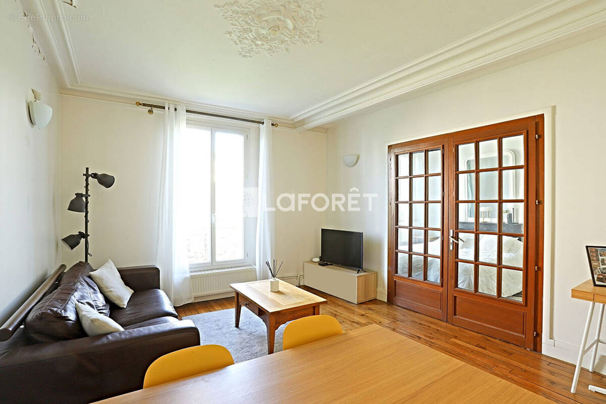 Appartement à PARIS-14E
