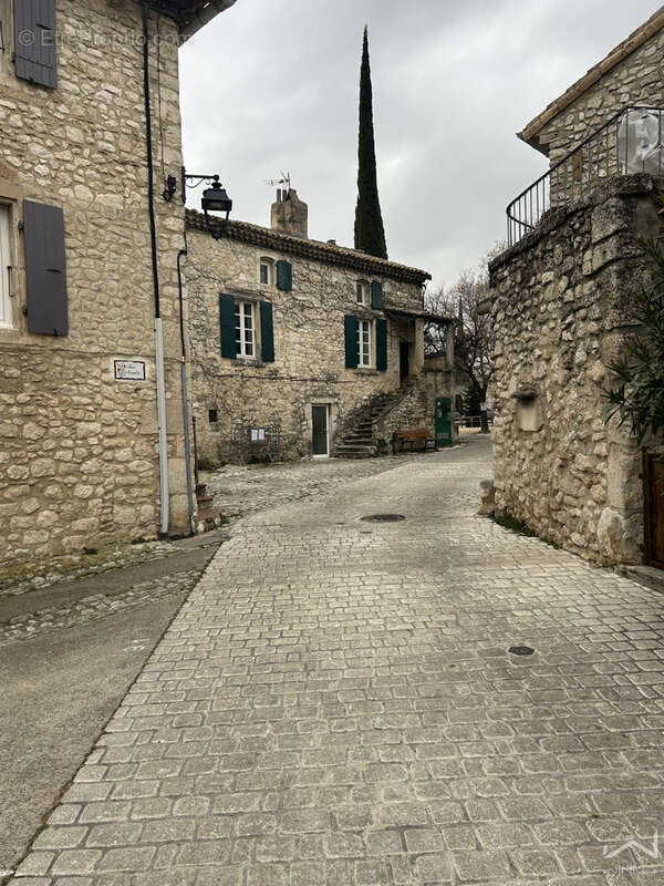 Appartement à LA GARDE-ADHEMAR