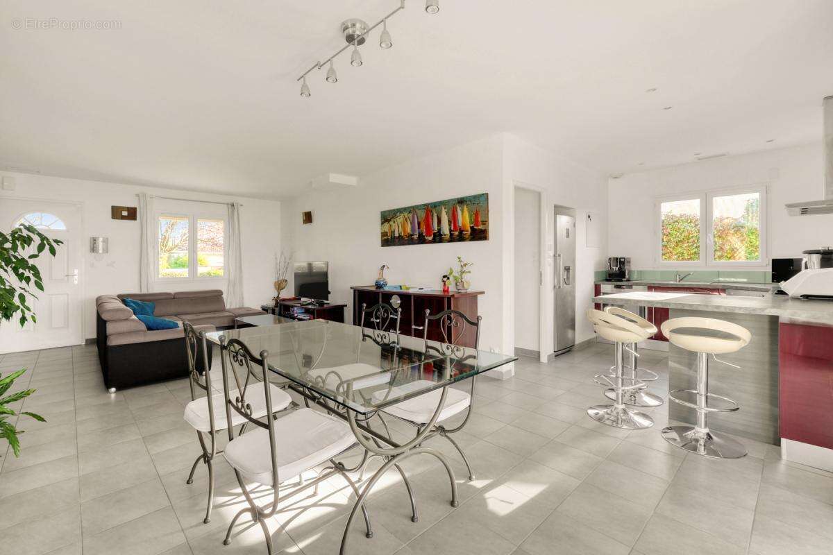 Maison à LA SALVETAT-SAINT-GILLES