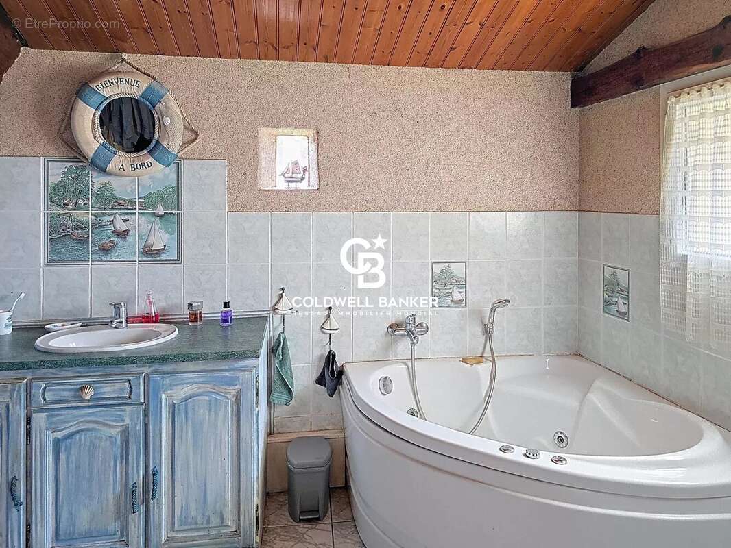 Maison à CHAMPAGNE-LES-MARAIS