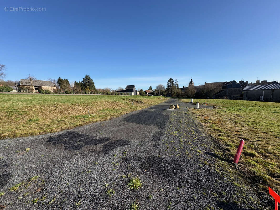 Terrain à MONTBRAY