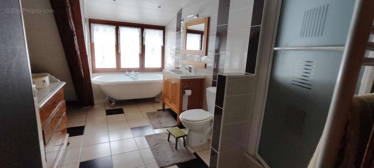 Maison à ROUGEMONT-LE-CHATEAU