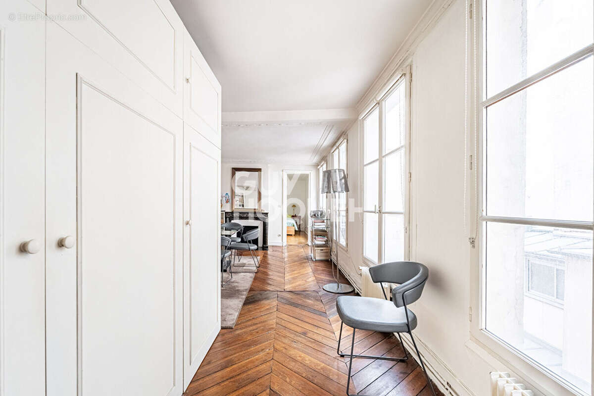 Appartement à PARIS-2E