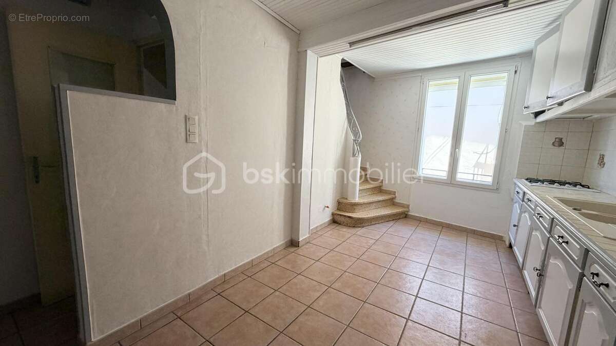 Maison à PEZILLA-LA-RIVIERE