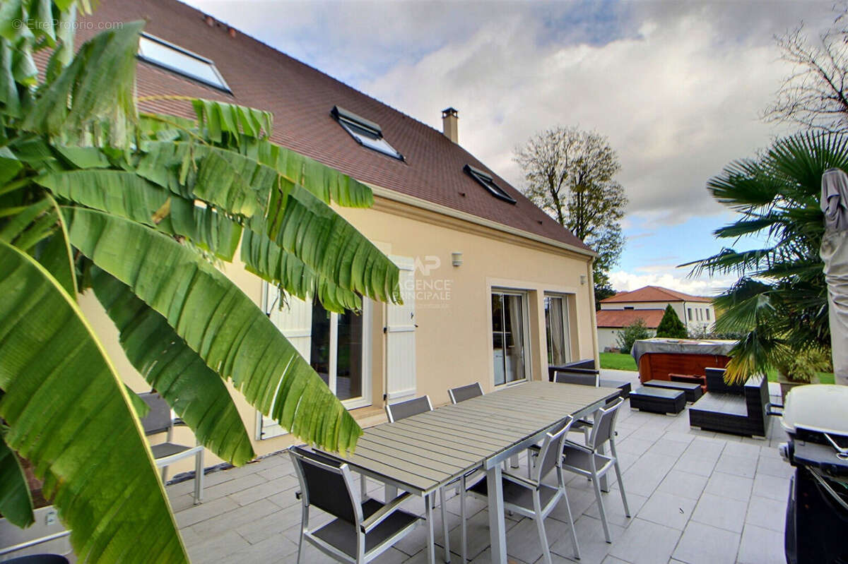 Maison à VAUX-SUR-SEINE